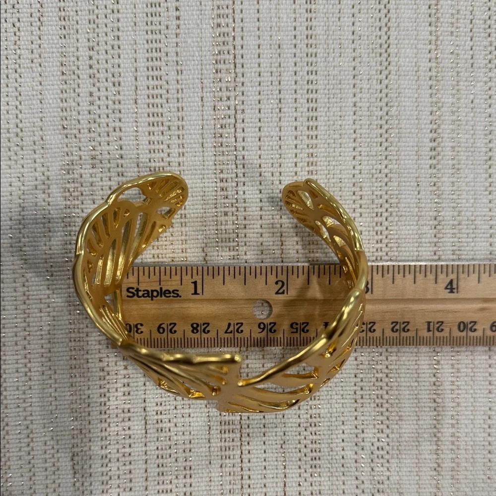 Elegant Gold Cuff Bracelet - Picture 5 of 9